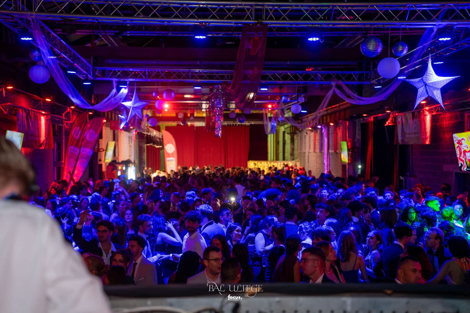La halle pleine, vue depuis la cabine du DJ